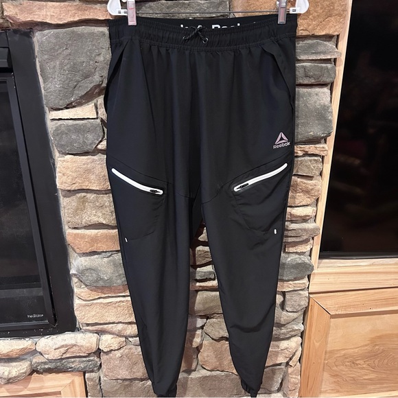 Reebok Black Performance jogger‎ pants with Tapered Fit - Picture 1 of 4